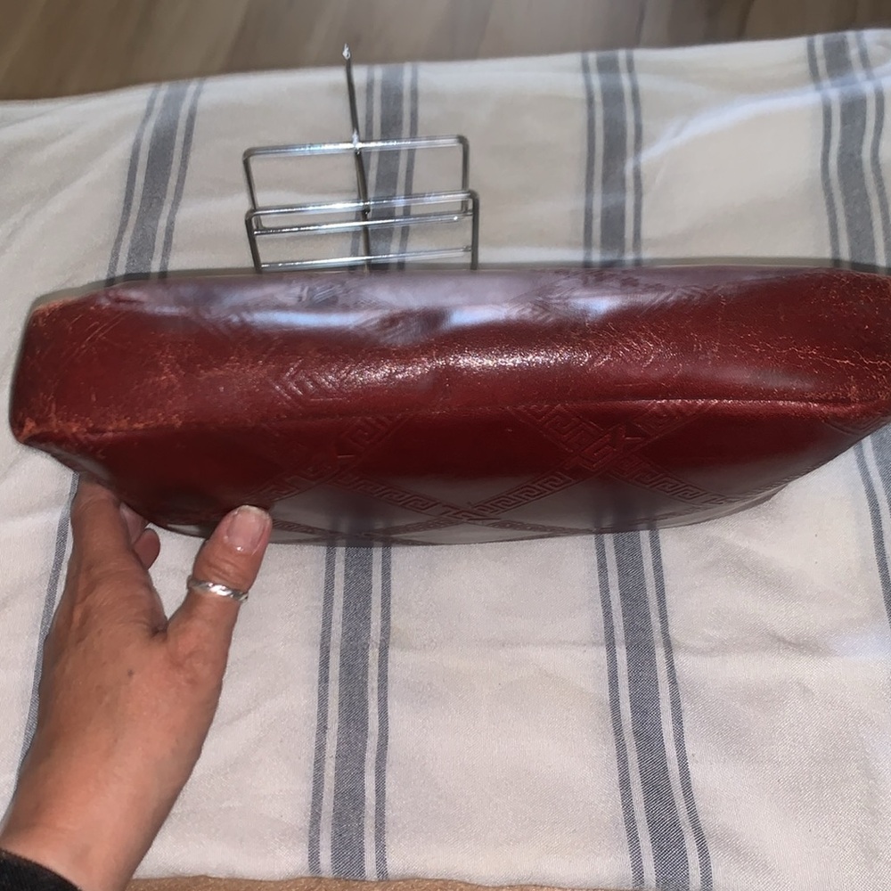 Yves Saint Laurent authentic leather YSL clutch bag, color (burgundy) - Picture 5 of 11